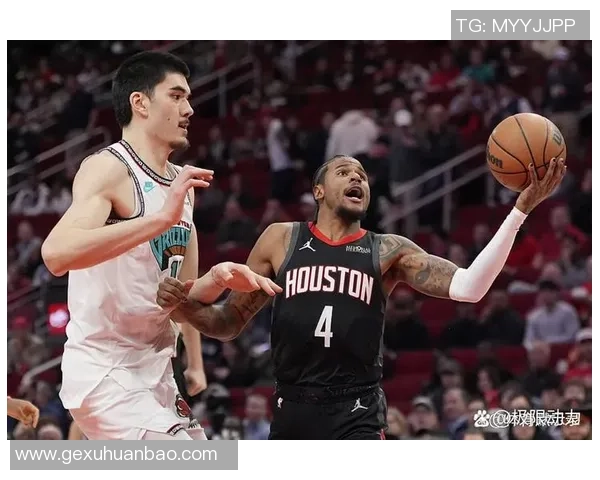 火箭队与爵士激战第四节精彩回顾与关键时刻分析